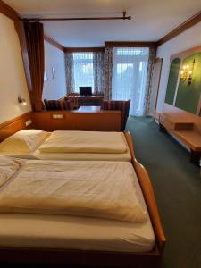 Postel nebo postele na pokoji v ubytování Apartmenthaus Salzburger Hof