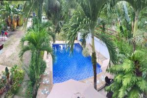Avila's Hostel Moalboal near Beach 내부 또는 인근 수영장