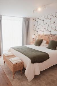a bedroom with a large bed with a floral wall at Mirando al sella in Arriondas