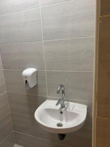 Ένα μπάνιο στο villa 17