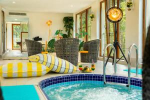 The swimming pool at or close to Cam Thermal Resort Hotel & Spa