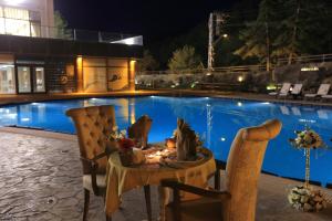 The swimming pool at or close to Cam Thermal Resort Hotel & Spa