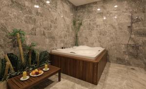 A bathroom at Cam Thermal Resort Hotel & Spa