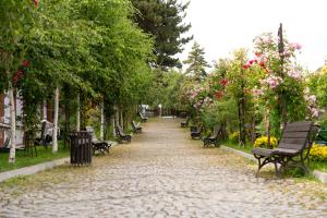A garden outside Cam Thermal Resort Hotel & Spa