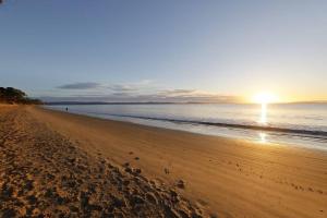 a beach with the sun rising over the ocean at Beach Holiday Home-Close to Airport-3 Bed & 2 Bath in Lauderdale