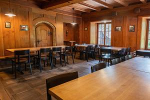 Restaurace v ubytování Brugg Youth Hostel + 2 fotografie