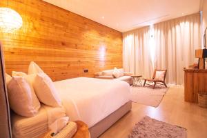 Postel nebo postele na pokoji v ubytování Bio et Bois -Luxury Bio Farm-