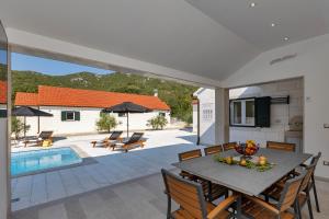 Bazén v ubytování Villa Smokva and Višnja - Resort Moja Stina nebo v jeho okolí