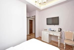 TV a/nebo společenská místnost v ubytování Homestay Hotel