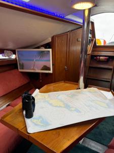 TV a/nebo společenská místnost v ubytování Private Yacht in the Heart of Tallinn + 20 fotografií