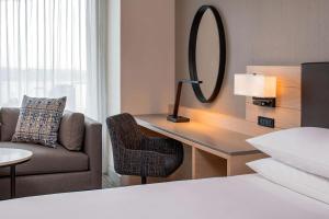 Postel nebo postele na pokoji v ubytování Hyatt Regency Seattle