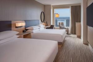 Postel nebo postele na pokoji v ubytování Hyatt Regency Seattle