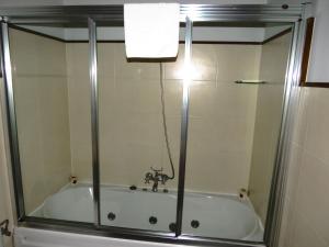 A bathroom at El Rincon Del Villar