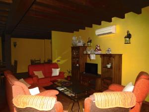 A seating area at El Rincon Del Villar