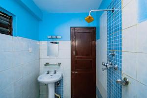 Ένα μπάνιο στο Karma Travellers Home