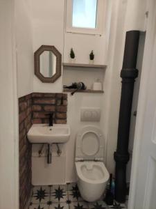 a small bathroom with a toilet and a sink at Golden Age Hollywood PROMO PRICE! in Vračar (historical)