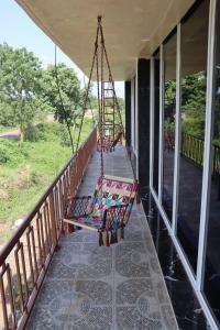 Balkón nebo terasa v ubytování Arham Gir Sanctuary Resort