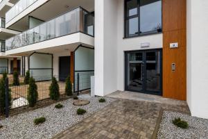 an external view of a house with a door and a courtyard at Modern Apartment With Private Garden Międzywodzie by Renters Prestige in Międzywodzie