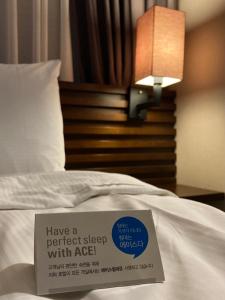Postel nebo postele na pokoji v ubytování Best Louis Hamilton Hotel Haeundae