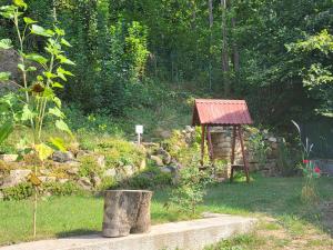 a garden with a small house and a stone wall at U kapličky, Boskovice in Boskovice