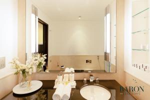 Gambar di galeri bagi Alluring Studio, Address Marina. di Dubai