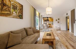 a living room with a couch and a table at Neue 4 Zi Küche Bad Parknähe in Neunkirchen