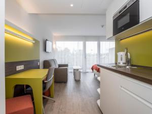 Kuchyňa alebo kuchynka v ubytovaní Eco Suite Hotel