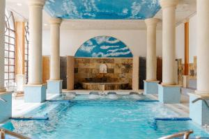 a large indoor pool with columns and a blue ceiling at R2 Rio Calma in Costa Calma