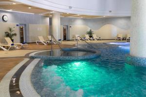 Basen w obiekcie R2 Hotel Pajara Beach lub w pobliżu