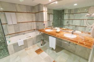 Łazienka w obiekcie R2 Hotel Pajara Beach