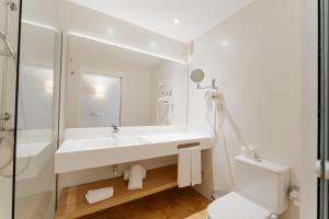 Koupelna v ubytování R2 Buganvilla Hotel & Spa