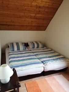 Posteľ alebo postele v izbe v ubytovaní Holiday home in Gyenesdias - Balaton 43113