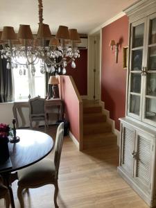 Ein Sitzbereich in der Unterkunft Villa Reynaert