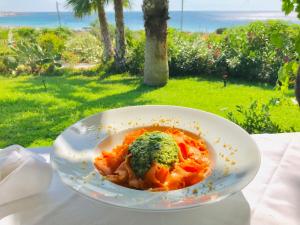 Jídlo v hotelu nebo okolí + 66 fotografií