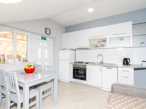 Fotografie z fotogalerie ubytování Apartments Donita - Standard Two Bedroom Apartment with Balcony and Sea View v destinaci Slano