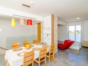 Χώρος καθιστικού στο Apartment Lula - Superior Two-Bedroom Apartment with Balcony and Sea View