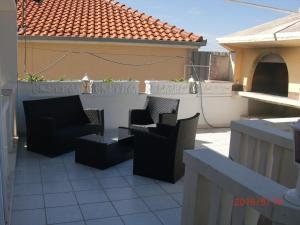 Χώρος καθιστικού στο 2 bedroom apartment with terrace