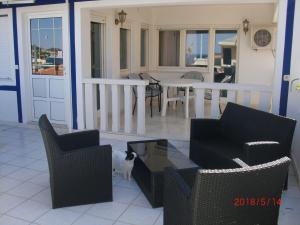 Η κουζίνα ή μικρή κουζίνα στο 2 bedroom apartment with terrace