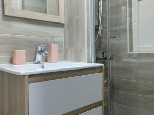 Ванная комната в Apartment Iskra - One bedroom apartment