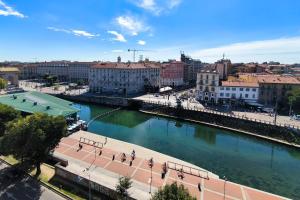Galeriebild der Unterkunft JOIVY Stylish 2BR flat next to Navigli in Mailand