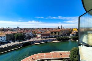 Galeriebild der Unterkunft JOIVY Stylish 2BR flat next to Navigli in Mailand