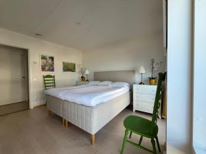 Postel nebo postele na pokoji v ubytování ÅhusBrygga Apartment Hotel + 37 fotografií