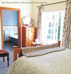 Tempat tidur dalam kamar di Blythcliffe