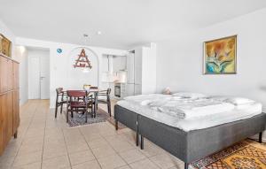 Uma cama ou camas num quarto em Apartment Faaborg With Sea View Viii