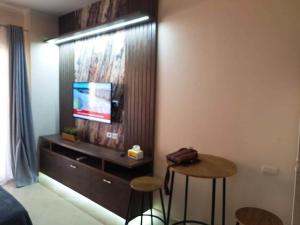 A television and/or entertainment centre at Florenza khamsin aprt F7
