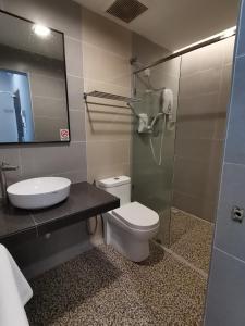 Bilik mandi di Lumut Hotel