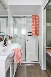 a bathroom with a shower and a sink at Westwood Lodge in Bright