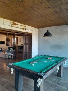 a pool table in the middle of a living room at Casa BuLuMAR in Conventos