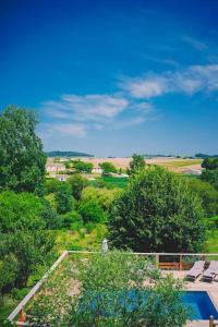 Φωτογραφία από το άλμπουμ του Gite Chez Grigri pour max 11 pers avec piscine chauffée et jardin σε Villebois-Lavalette