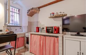 Dapur atau dapur kecil di Nice Apartment In Camogli With Wifi